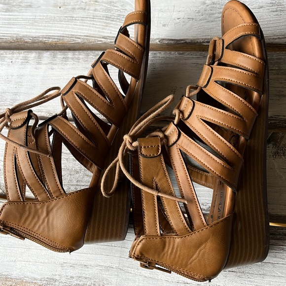 BRASH Brand Gladiator Sandals Tan Size 8 - Picture 4 of 8
